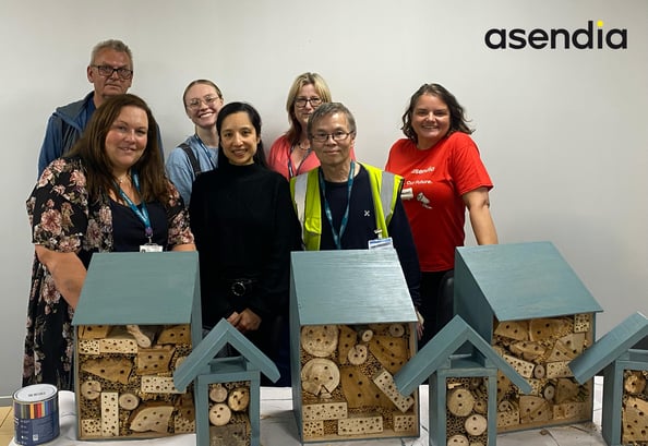 Bee hotel group picture-1