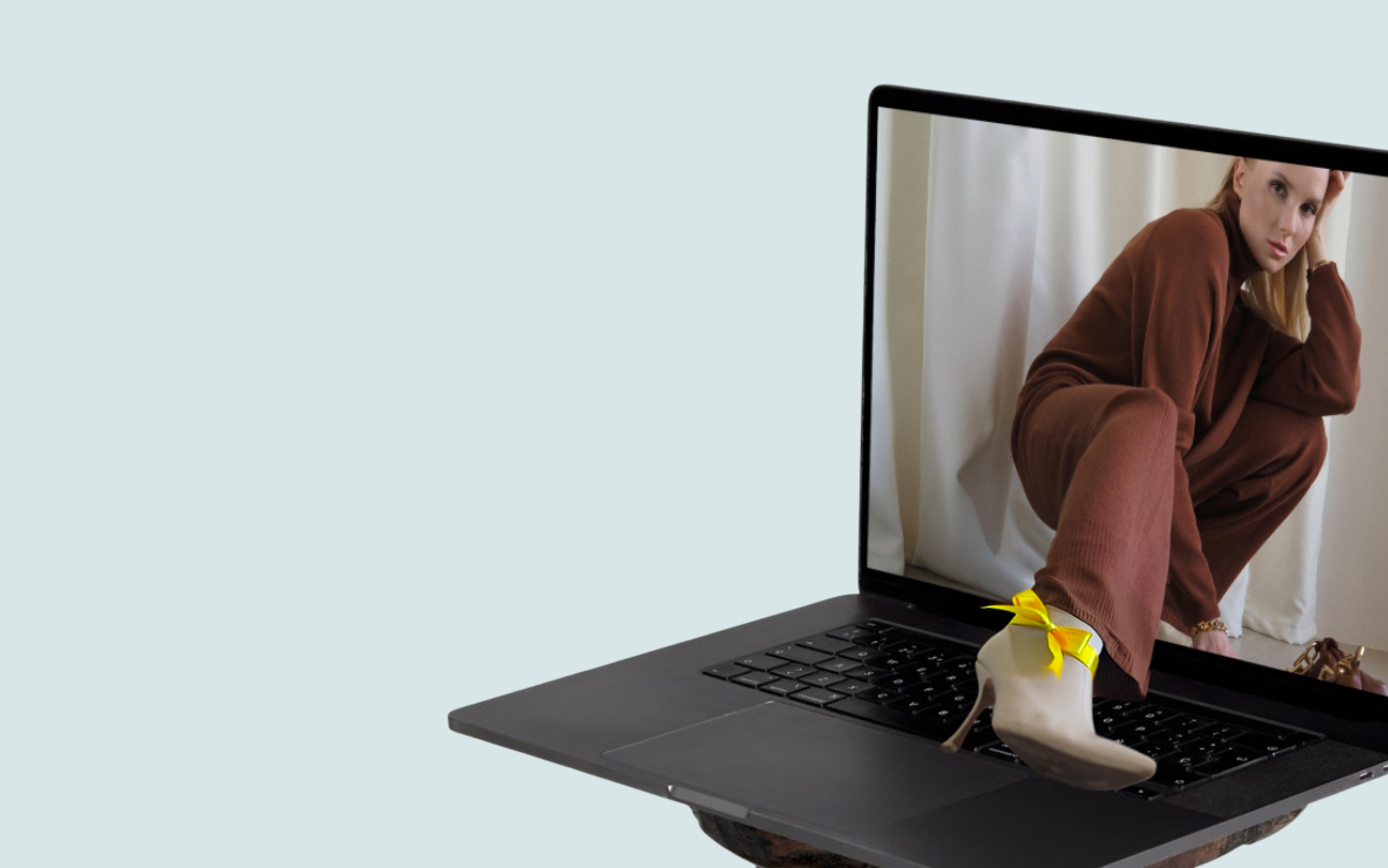 Laptop showing Asendia service information